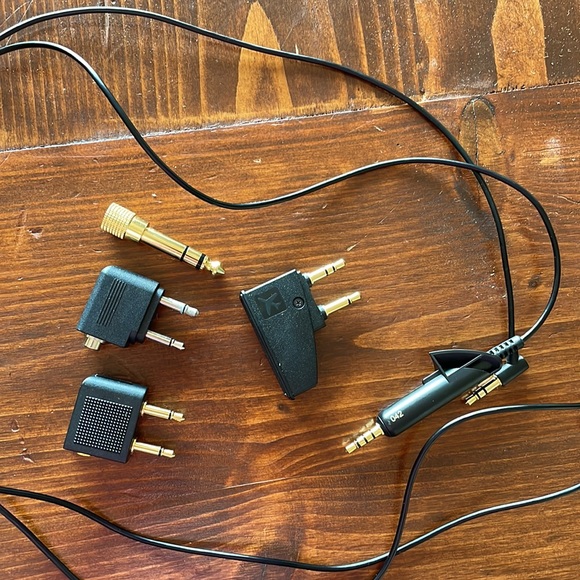 Bose Quiet Comfort 15. CORDED noise cancelling headphones - Picture 3 of 5